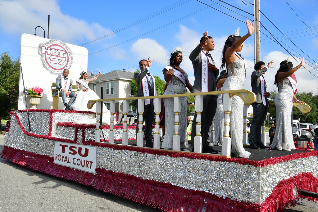 Homecoming float on Cleburne St.